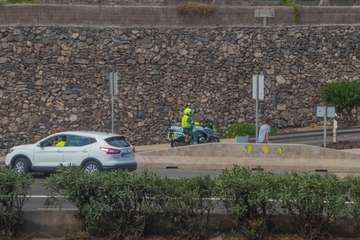  Encomiable servicio de auxilio de una patrulla de la Guardia Civil de Tráfico en Telde/Reportaje Antonio Rico.